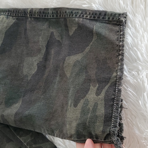 Sundry Camouflage Shorts 24 - Picture 9 of 11